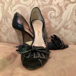 Bettye Muller peep toe kilt & bow heels